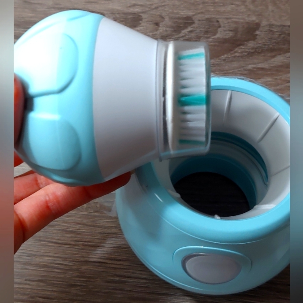 ONA Diamond Facial Cleansing Brush - BRAND NEW